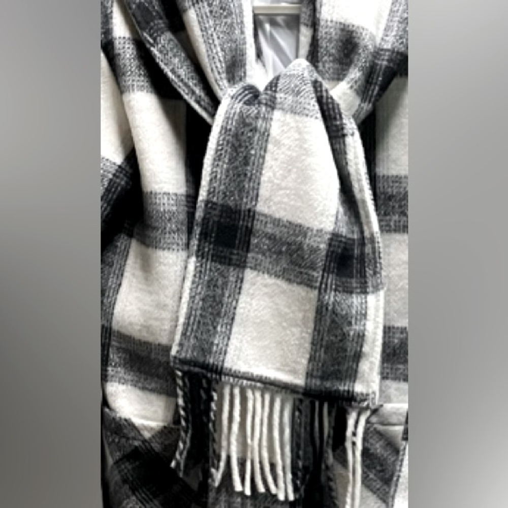 AQUA Black & White Checkered Scarf Collar Coat Size Small - Picture 3 of 3